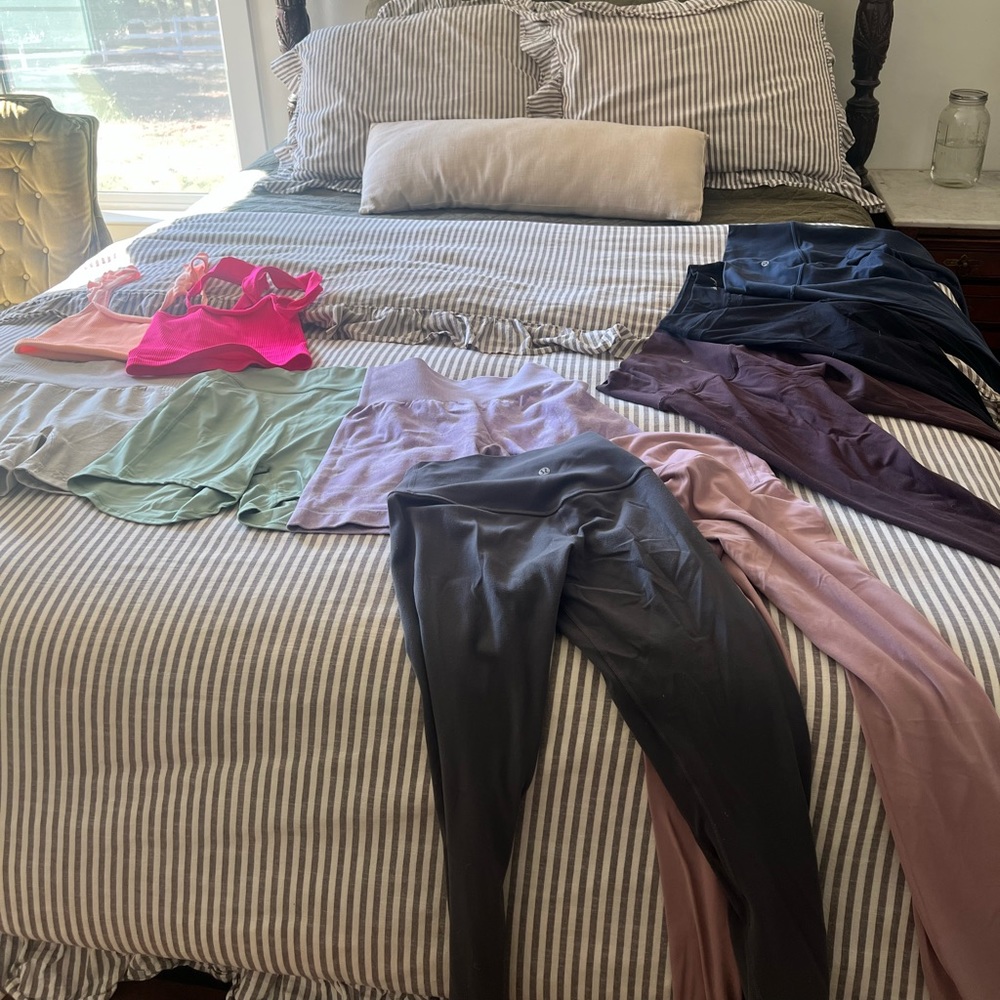 10 piece lot of workout clothes. Size small. Lululemon, Gymshark, Free People